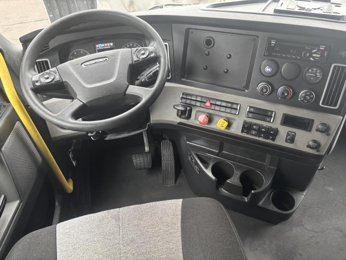 2021 Freightliner Cascadia-16