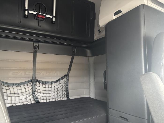 2021 Freightliner Cascadia-20