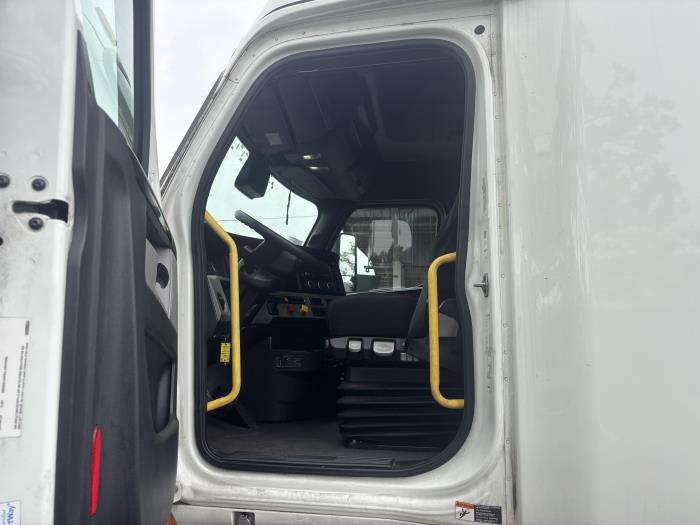 2021 Freightliner Cascadia-28