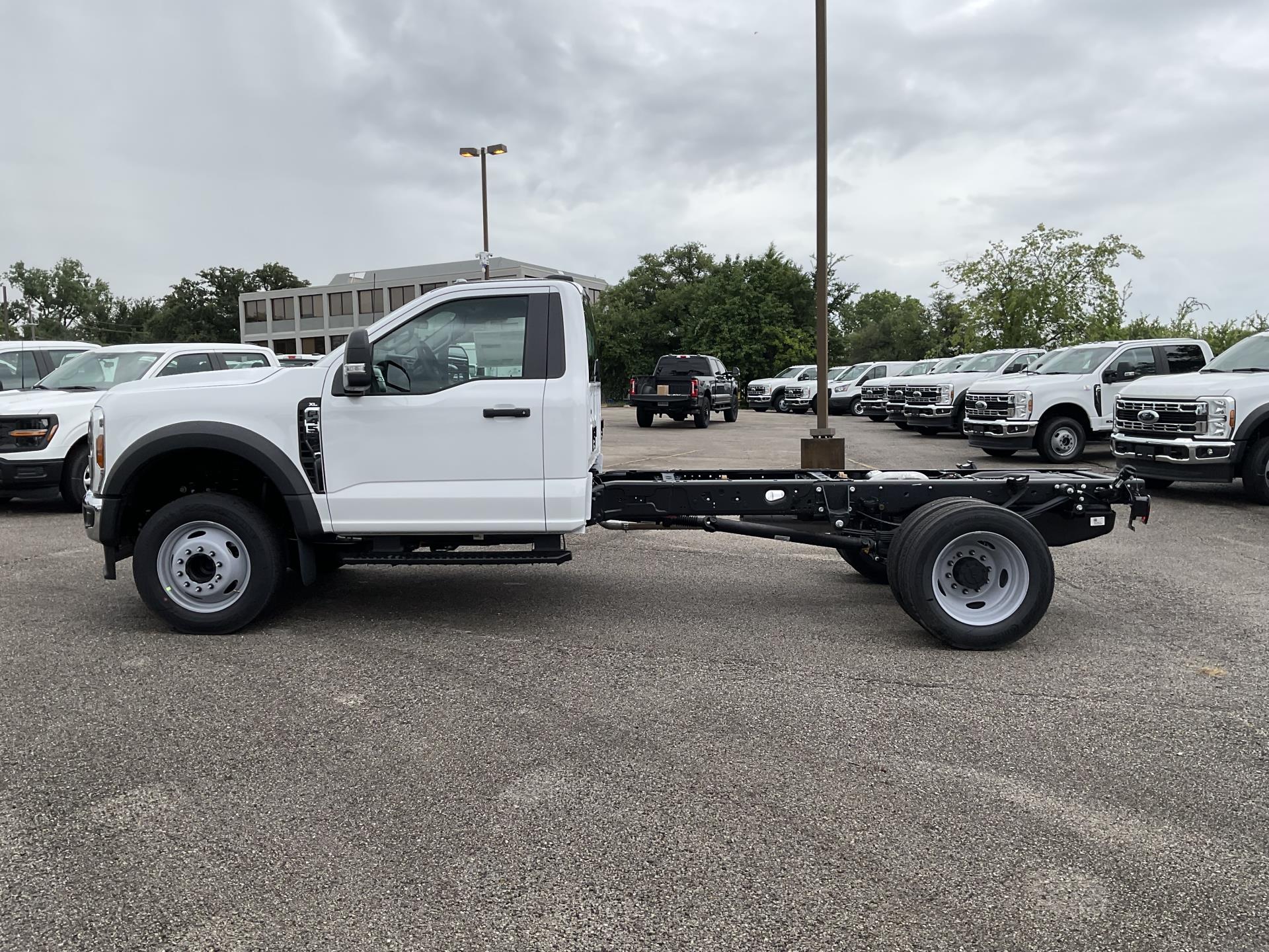 New 2025 Ford F-450 XL Regular Cab Cab Chassis for sale #1894532 - photo 3