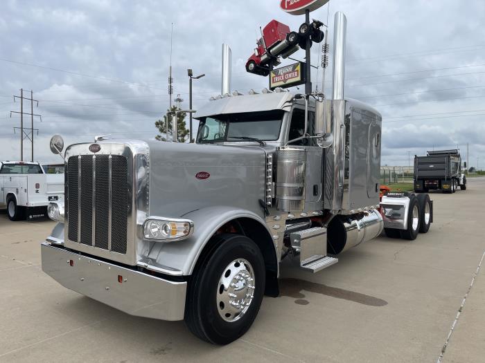 2022 Peterbilt 389-2