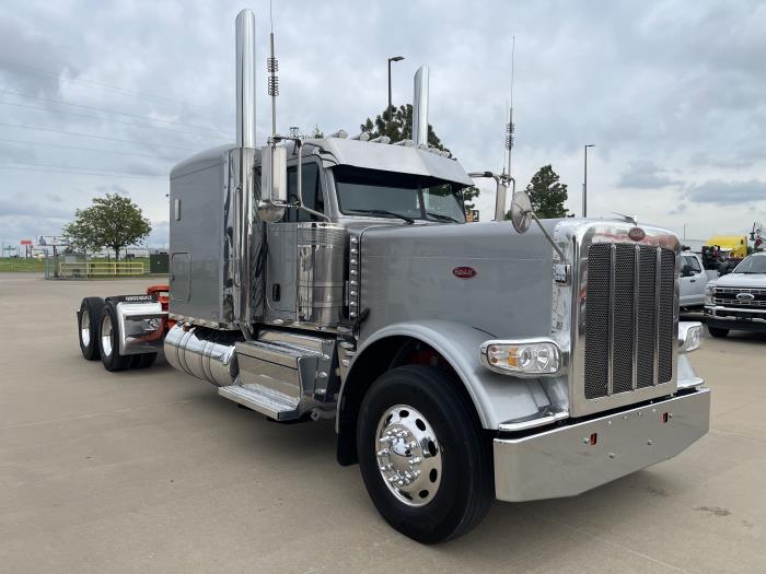 2022 Peterbilt 389-4