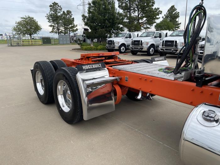 2022 Peterbilt 389-6