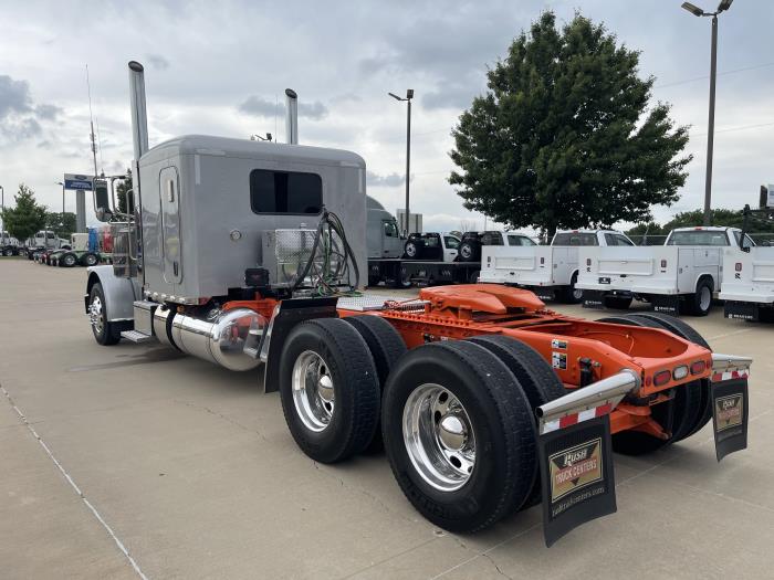 2022 Peterbilt 389-12