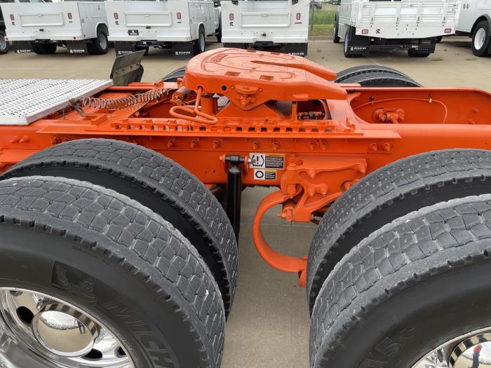 2022 Peterbilt 389-13