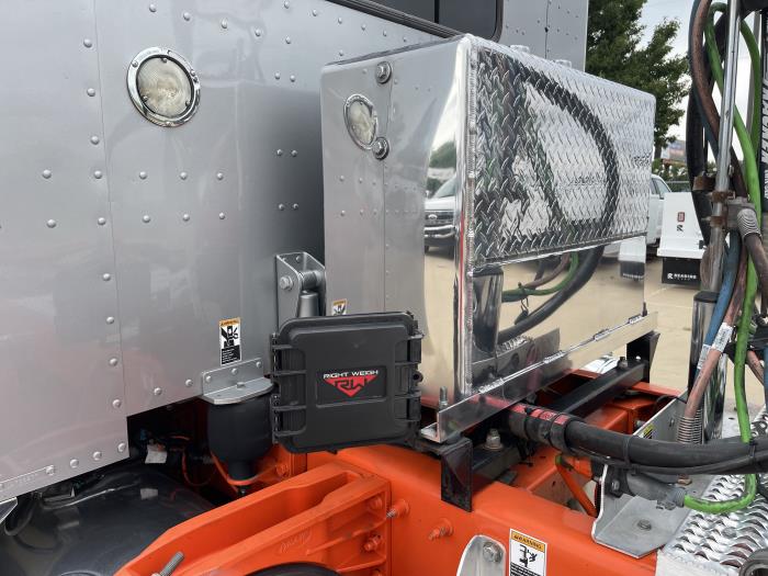 2022 Peterbilt 389-15