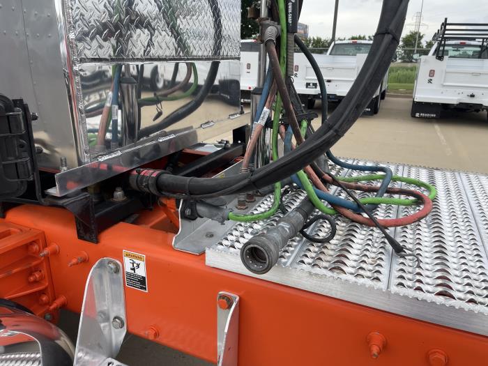 2022 Peterbilt 389-16