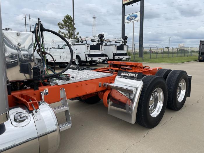2022 Peterbilt 389-17