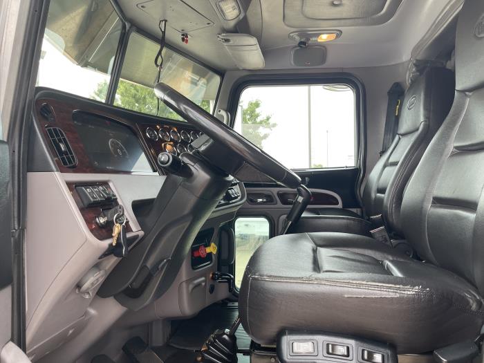 2022 Peterbilt 389-19