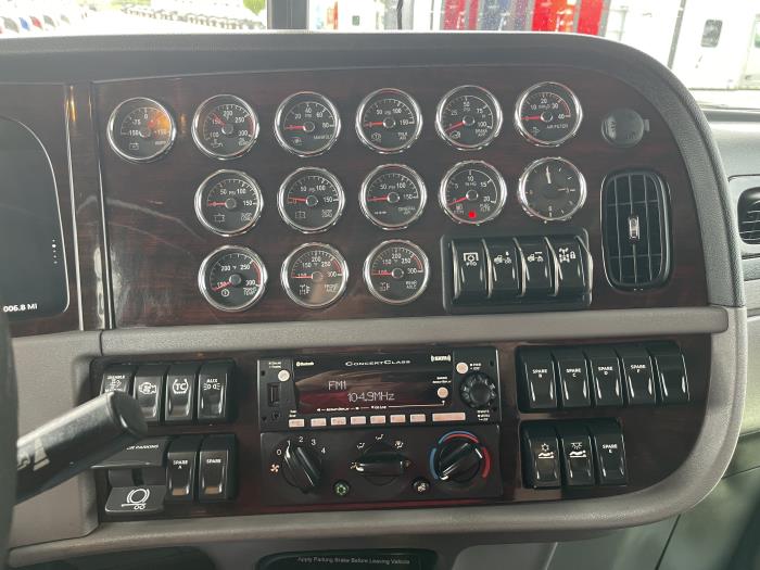 2022 Peterbilt 389-21