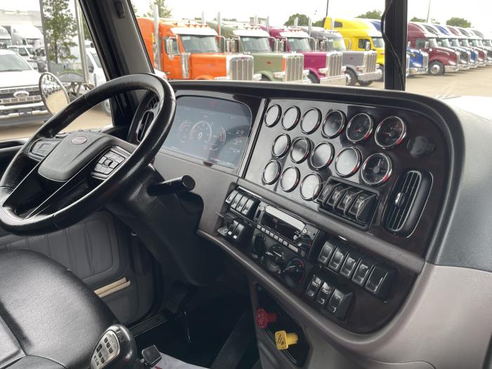 2022 Peterbilt 389-23