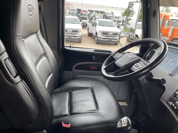 2022 Peterbilt 389-24