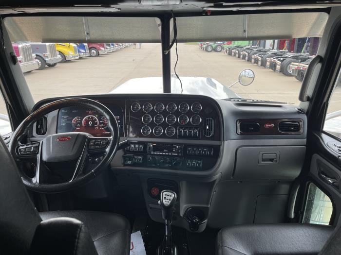 2022 Peterbilt 389-29