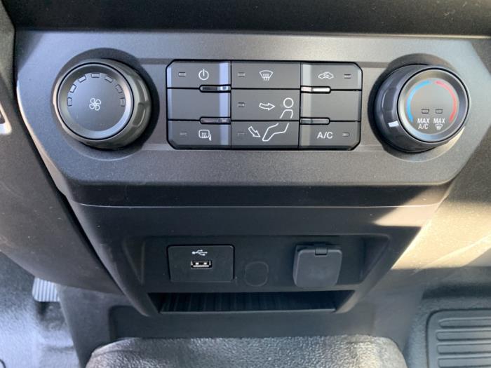2025 Ford F-550-33