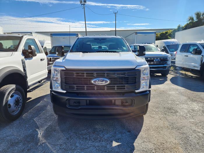2025 Ford F-550-2