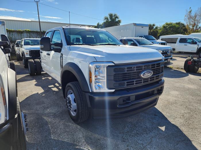 2025 Ford F-550-3