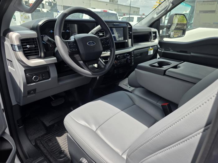 2025 Ford F-550-14