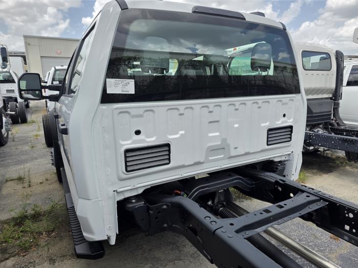 2025 Ford F-550-8