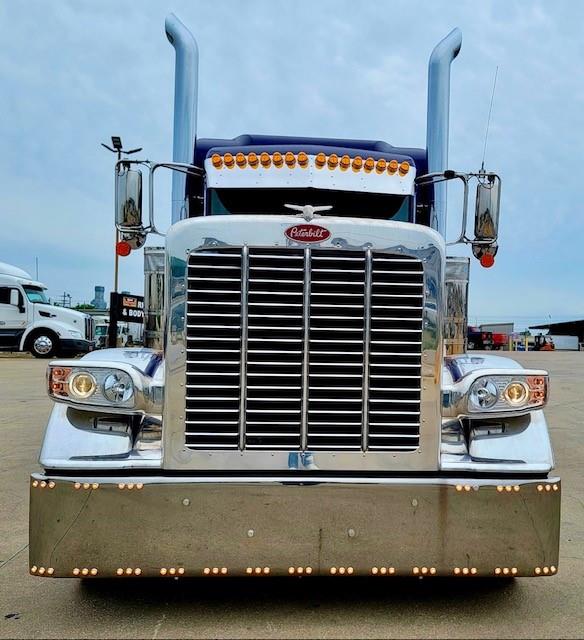 2022 Peterbilt 389-12