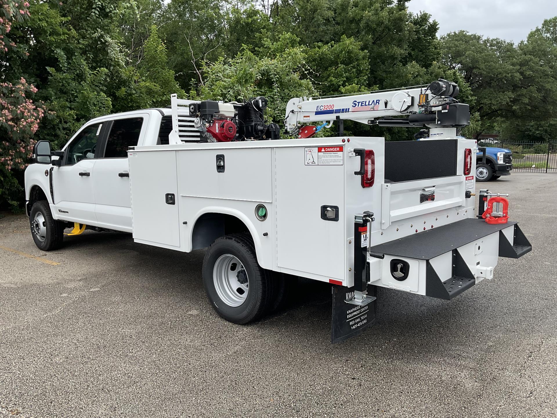 2024 Ford F-350 Crew Cab DRW 4x4 Cab Chassis for sale #1886286 - photo 8