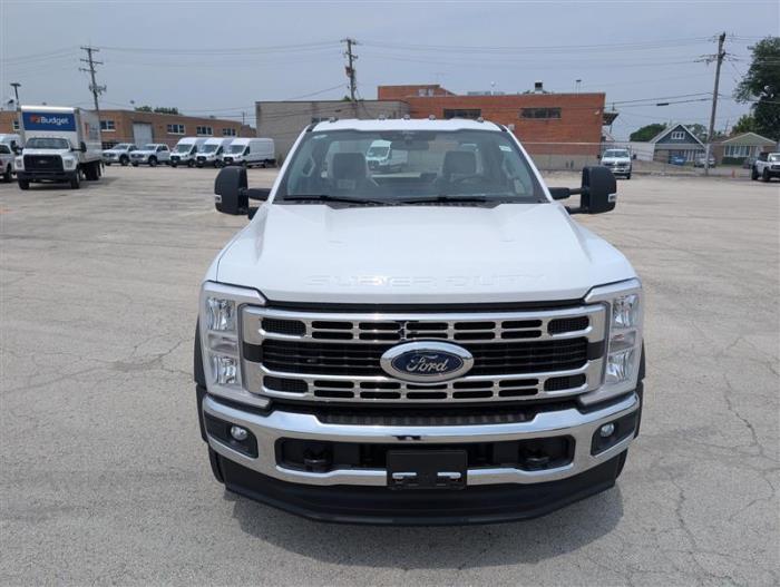 2025 Ford F-550-3