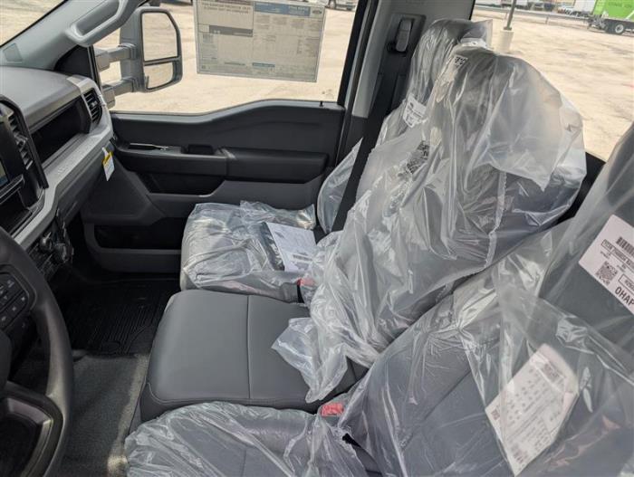 2025 Ford F-550-12