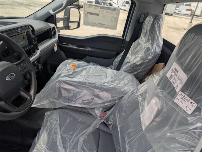 2025 Ford F-550-11