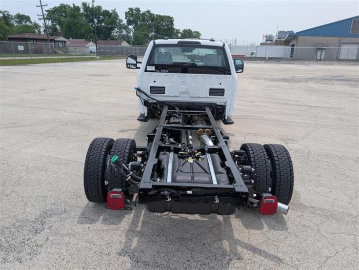 2025 Ford F-550-8