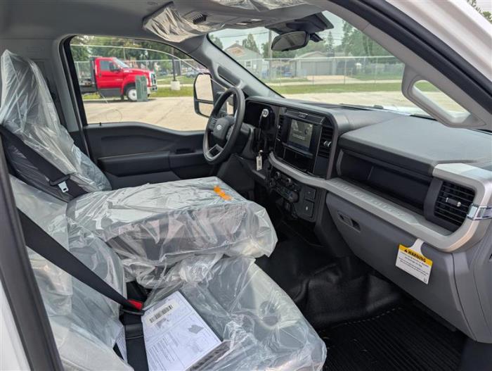 2025 Ford F-550-9