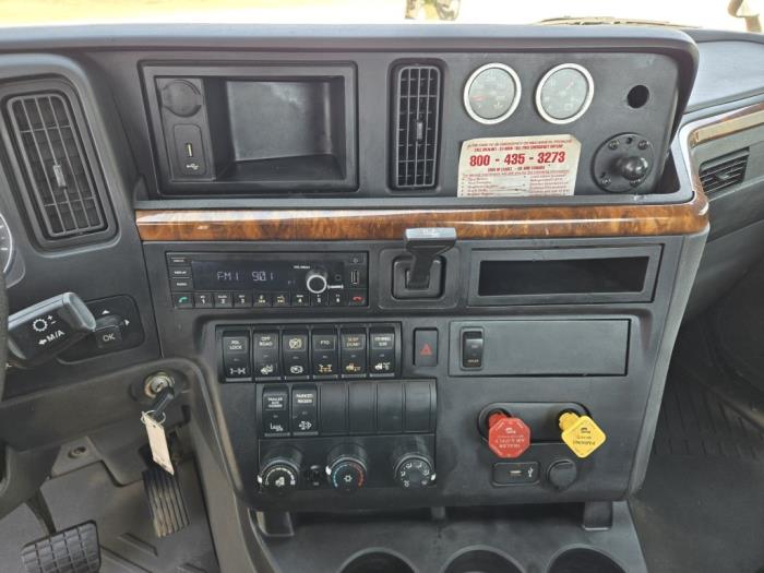 2022 International LT625-8
