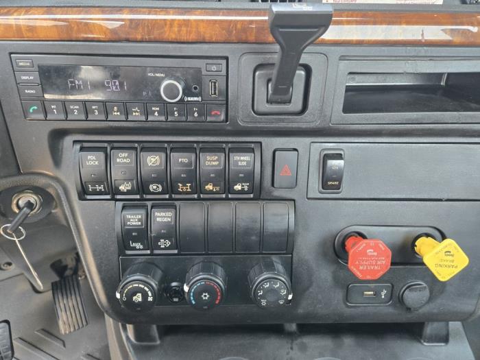 2022 International LT625-9