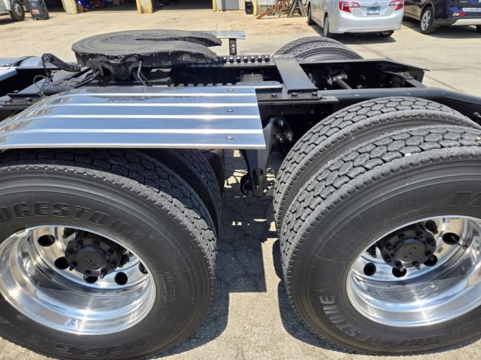 2022 International LT625-15
