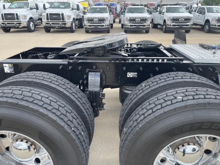 2020 Peterbilt 567-8
