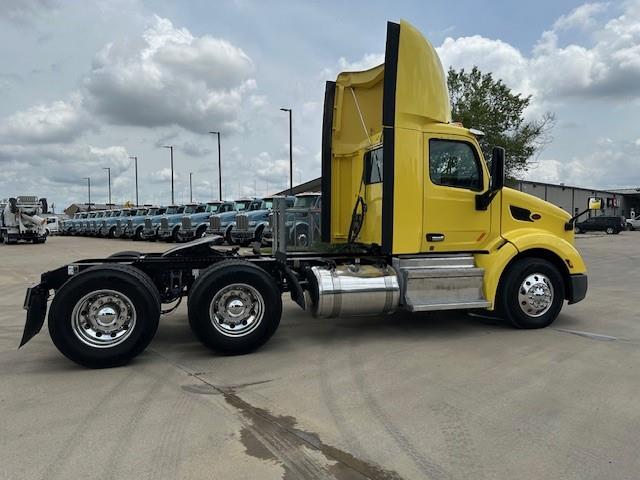 2021 Peterbilt 579-8