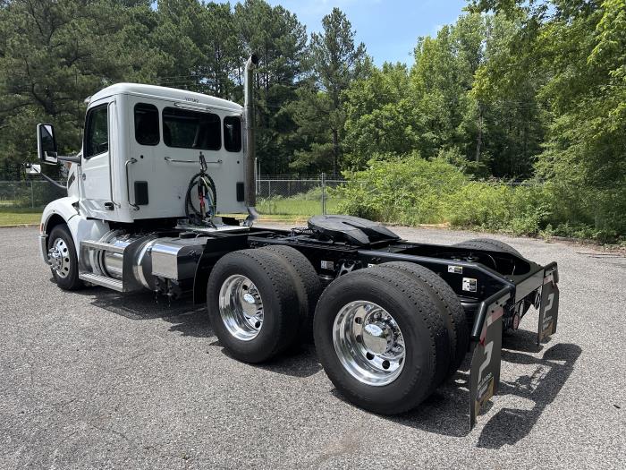 2022 Peterbilt 579-4