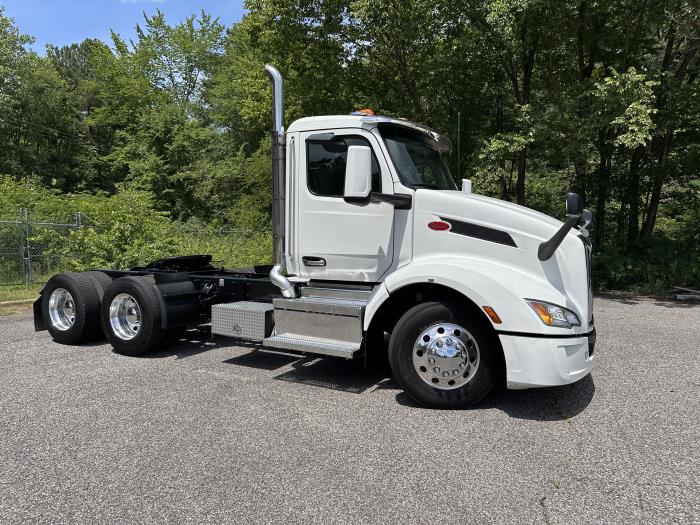 2022 Peterbilt 579-8
