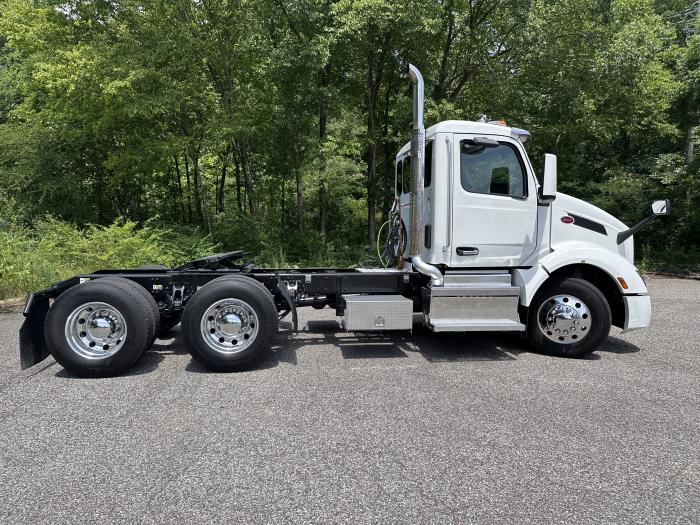 2022 Peterbilt 579-9