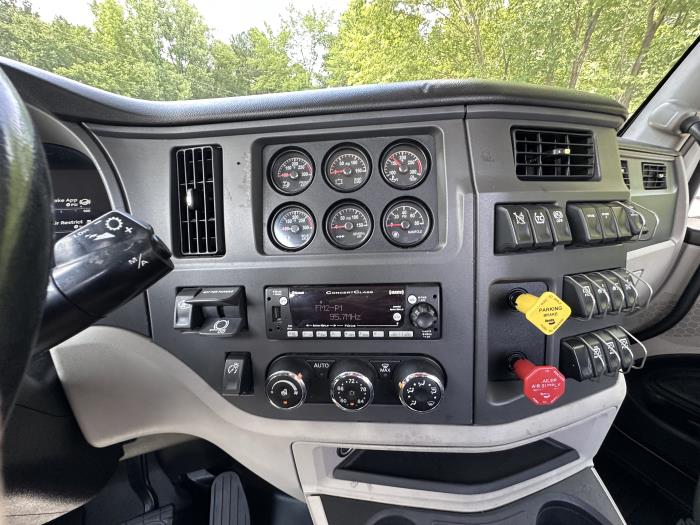 2022 Peterbilt 579-18