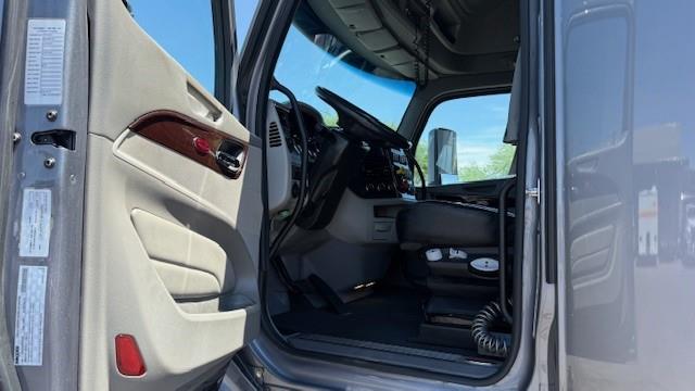 2022 Peterbilt 579-17