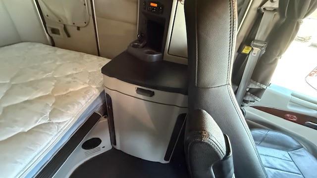 2022 Peterbilt 579-28