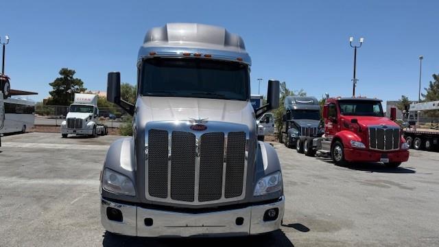 2022 Peterbilt 579-8