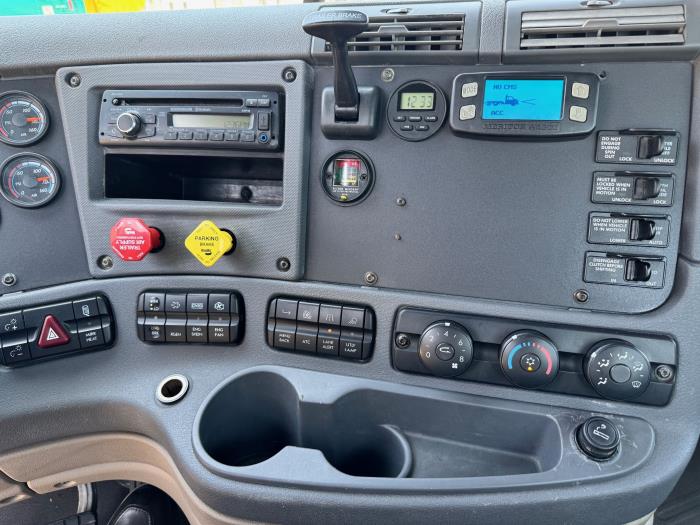 2017 Freightliner Cascadia-13