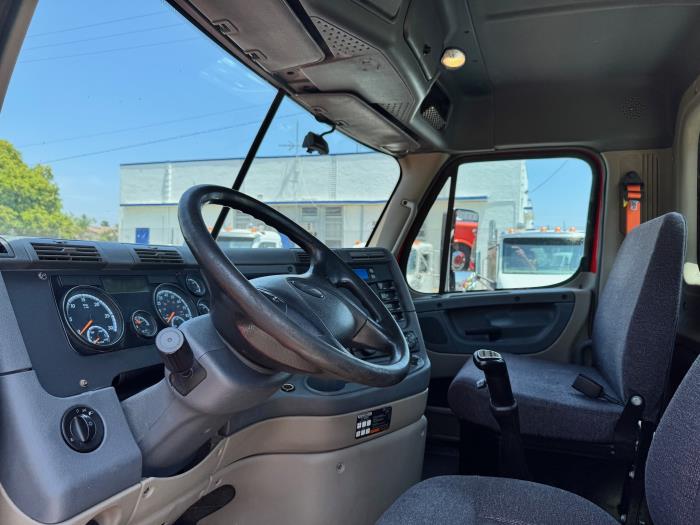 2017 Freightliner Cascadia-11