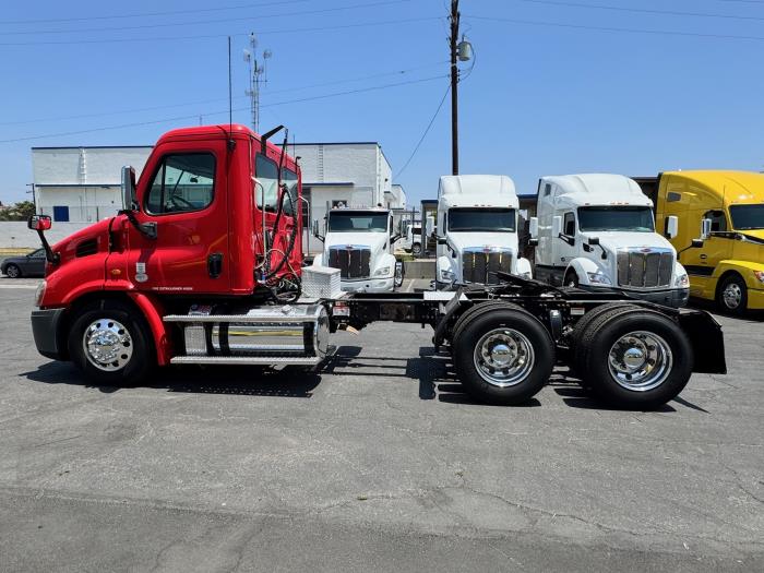 2017 Freightliner Cascadia-8