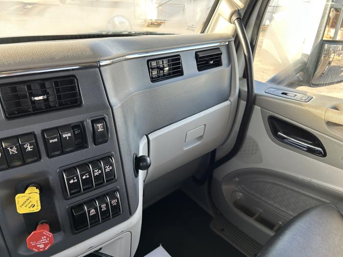 2020 Peterbilt 567-28