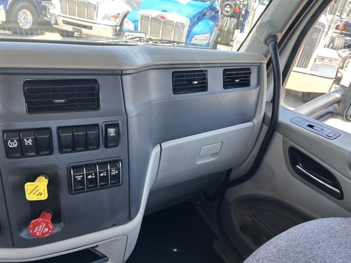 2020 Peterbilt 579-28