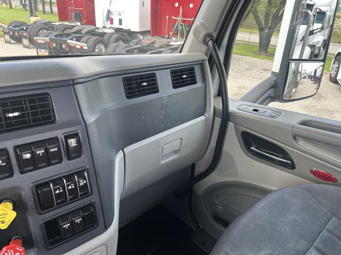 2020 Peterbilt 579-28