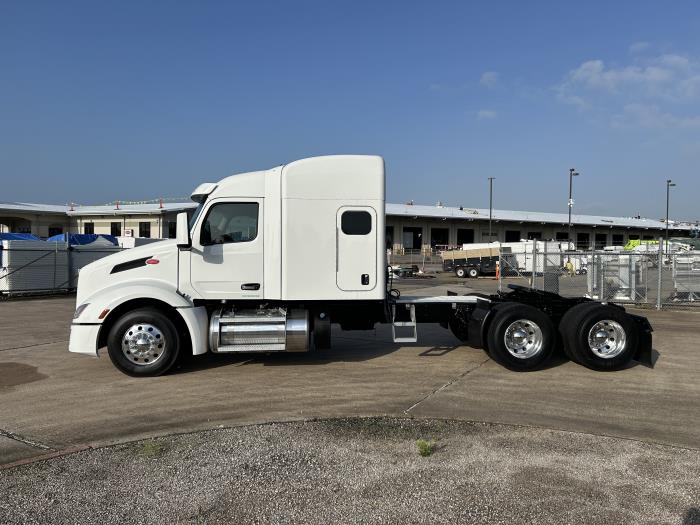 2023 Peterbilt 579-2