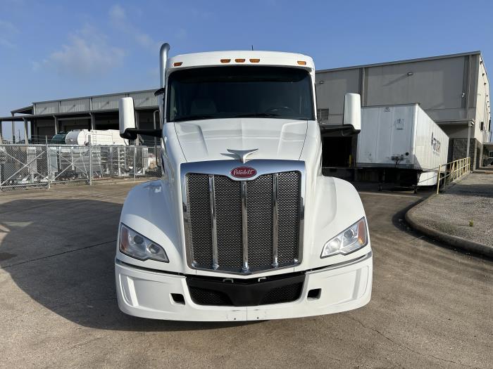 2023 Peterbilt 579-8