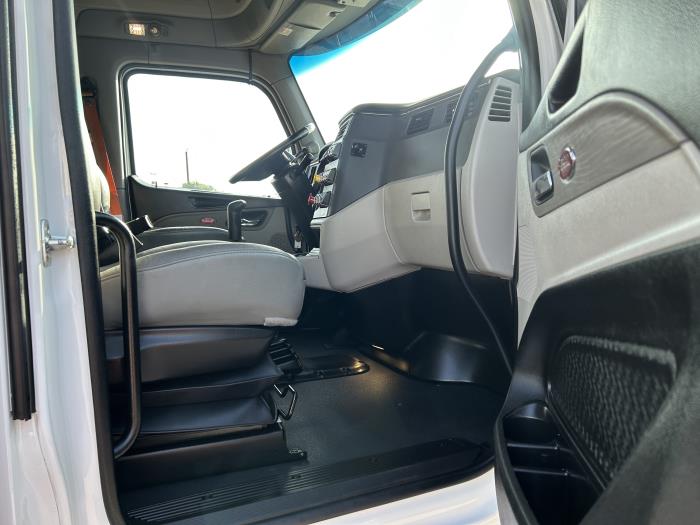 2023 Peterbilt 579-21
